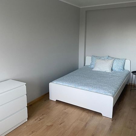 A Two-Room Apartment In The City Centre Of Tapa Extérieur photo