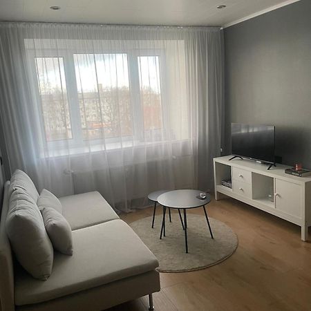 A Two-Room Apartment In The City Centre Of Tapa Extérieur photo