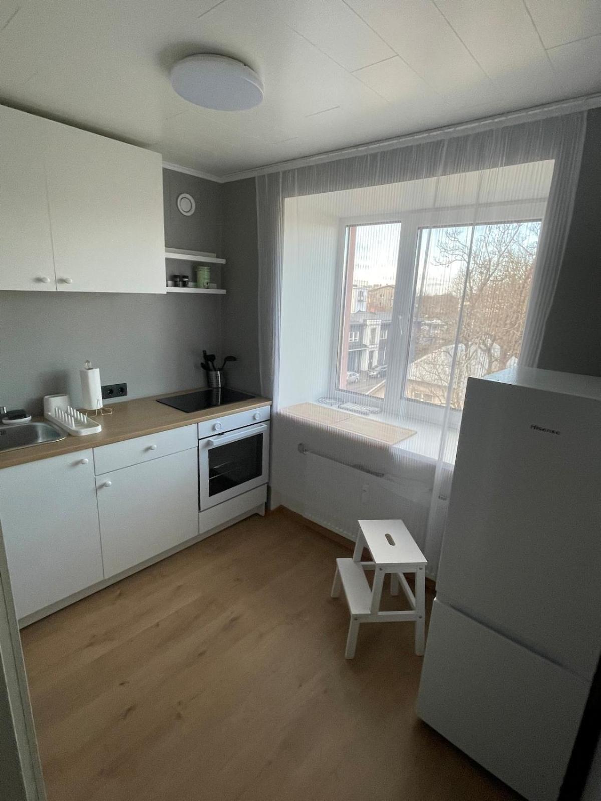 A Two-Room Apartment In The City Centre Of Tapa Extérieur photo